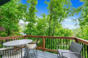 Outdoor dining - Your own inner Boulder home! Go to Pearl Street and hike! (Boulder)