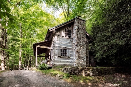Exterior. Historic Creekside Cabin with Luxury Amenities, WiFi, Fireplace, Private Trails