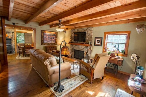 Historic Creekside Cabin with Luxury Amenities, WiFi, Fireplace, Private Trails