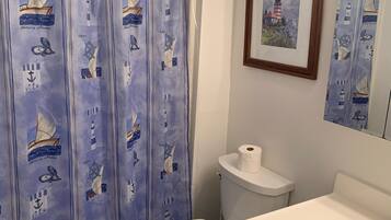 Combined shower/bathtub, hair dryer, towels, soap