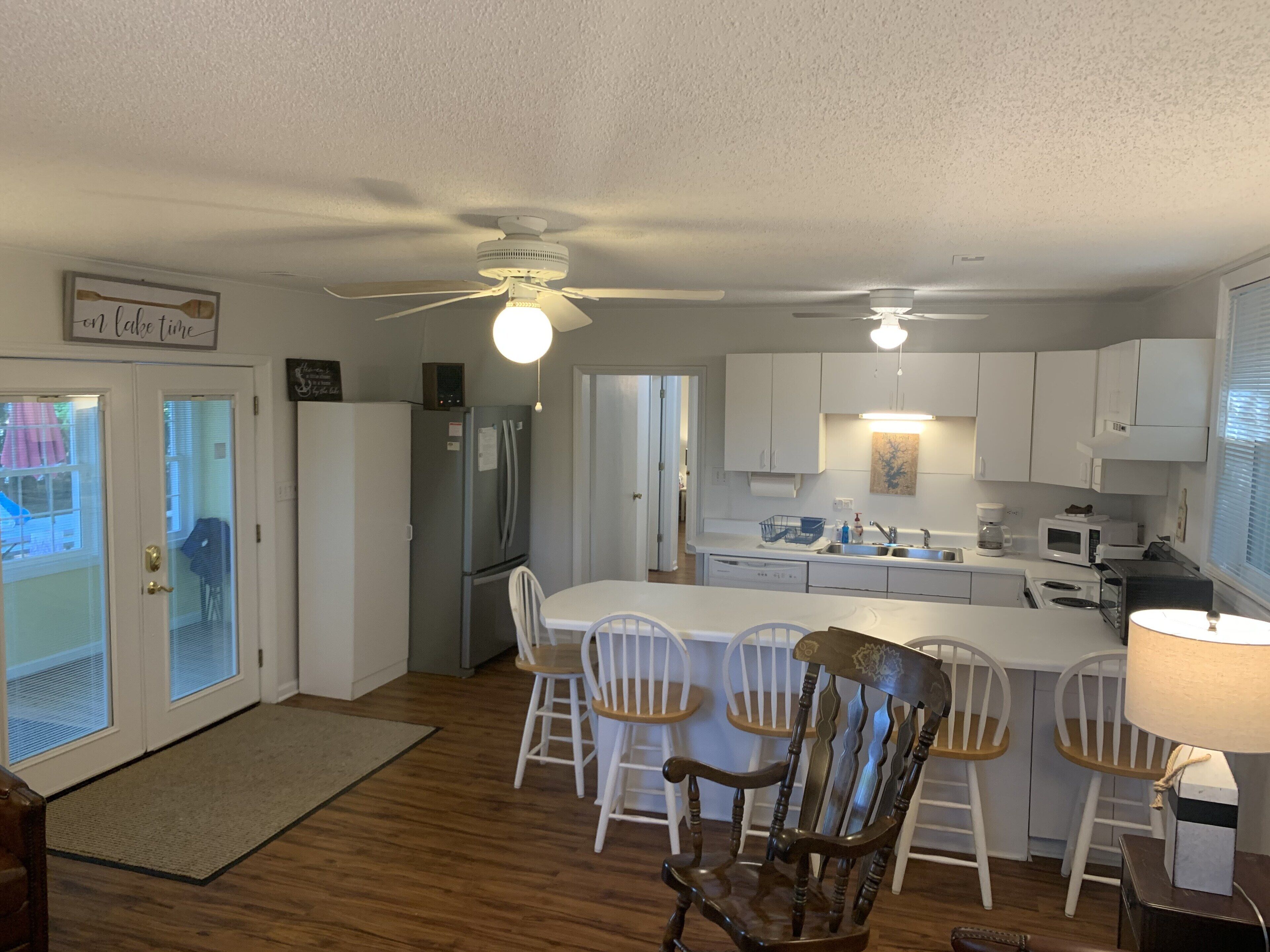 冰箱、微波炉、烤箱、炉灶