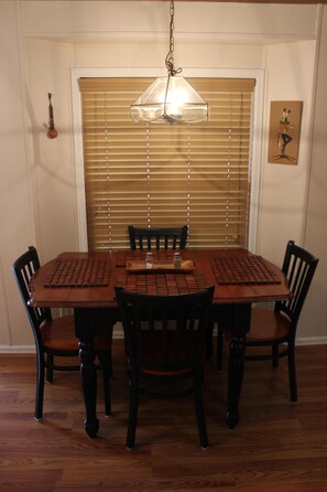 Dining - Gecko House (Thompson springs)