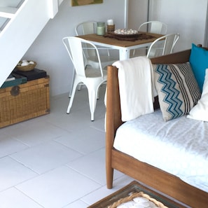 2 bedrooms, travel crib, free WiFi, bed sheets