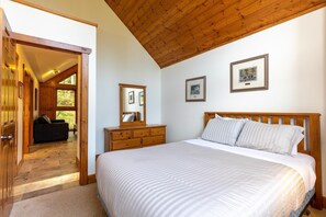 8 habitaciones, tabla de planchar con plancha y cuna de viaje 