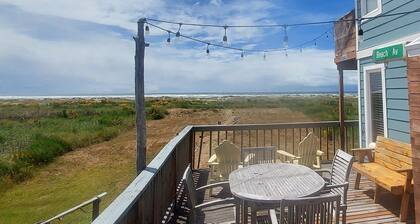 OCEANFRONT Home - Beach Path - Fantastic Views - Large Deck - Fire Pit - Dogs OK