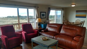 Smart-TV, Kamin, DVD-Player, Bücher