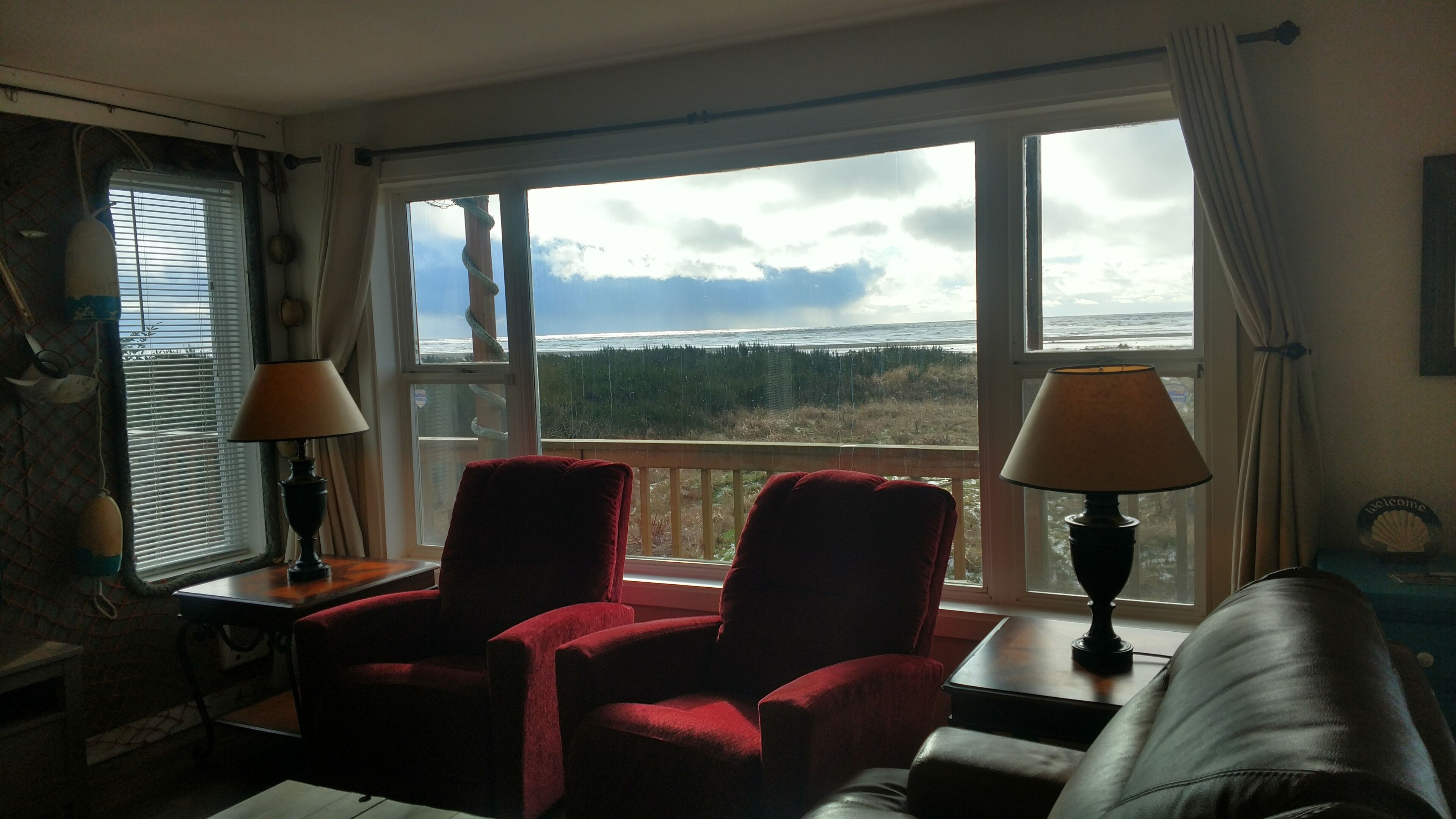 Smart TV, fireplace, DVD player, books