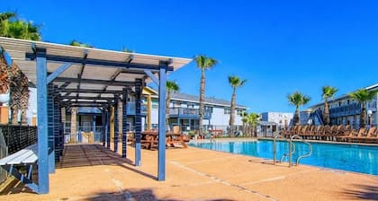 Buried Treasure - Sea Isle Village Unit 37
2BR Ground Floor Beach walkway condo