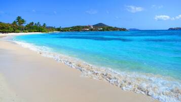 Am Strand, Liegestühle, Strandtücher