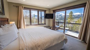 8 bedrooms, iron/ironing board, travel crib, WiFi