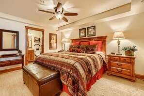 1 habitación, caja de seguridad en la habitación y escritorio 