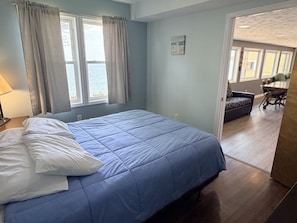 Free WiFi, bed sheets - Lake Access Retreat Pet Friendly Fire Pit (Geneva)