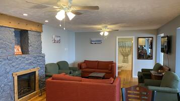 Smart-tv och eldstad