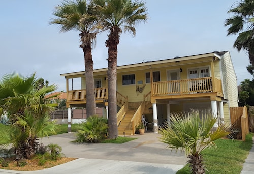 The Kingfish Cottage - 4BR/4BA - Affordable, rustic beach cottage
