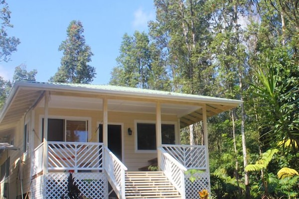 Very new, adorable bungalow close to beaches