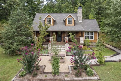 Beary Cozy Easy Access 3br/2.5ba All The Charm Of The Smoky Mountains. Free WiFi