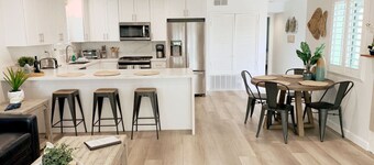 Ocean Front, Huge yard, Spacious, A / C, Surfboards / Beach Gear