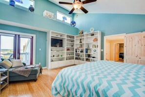 4 bedrooms, iron/ironing board, WiFi, bed sheets - Lei by the Sea, Beautiful 2nd Row Beach House with Elevator (Galveston)