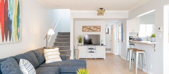 Large 3BD, View, 2 blks to Beach