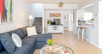 Large 3BD, View, 2 blks to Beach