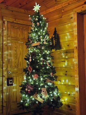 Interior - Closer To Home - Luxurious Mountain Cabin in the Smokies (Gatlinburg)