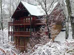 Exterior - Closer To Home - Luxurious Mountain Cabin in the Smokies (Gatlinburg)