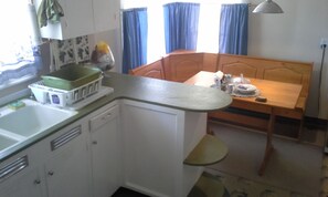 Coffee/tea maker, fridge, microwave, oven - Sunsets and a Sweeping View of Wheatfields! (Walla Walla)