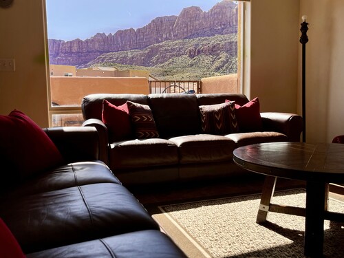 7A4 Close to Pool with Garage and Private Patio