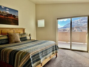 3 室のベッドルーム、アイロン / アイロン台、WiFi (無料)、ベッドシーツ