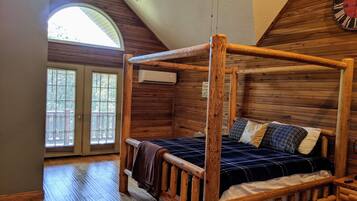 2 bedrooms, iron/ironing board, travel crib, free WiFi
