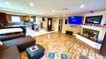 Smart TV, music library, video library, stereo