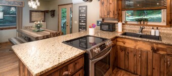 Private Creek, Hiking Trail System, Trout Fishing Onsite + Game Room, WiFi, Fire