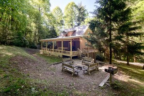 Exterior - Private Creek, Hiking Trail System, Trout Fishing Onsite + Game Room, WiFi, Fire (Robbinsville)