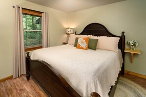 4 bedrooms, in-room safe, desk, free WiFi