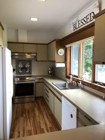 Stunning Views, close to Wineries, Primland & Parkway - beautifully appointed
