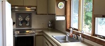 Stunning Views, close to Wineries, Primland & Parkway - beautifully appointed