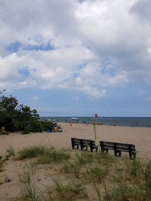 Beach nearby, sun loungers, beach towels