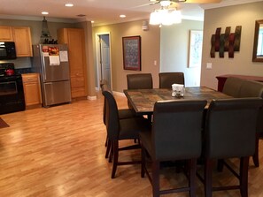 Dining - Super Canalfront Home+Heated Pool, Quiet Family Neighborhood Close to Everything (Port Charlotte)