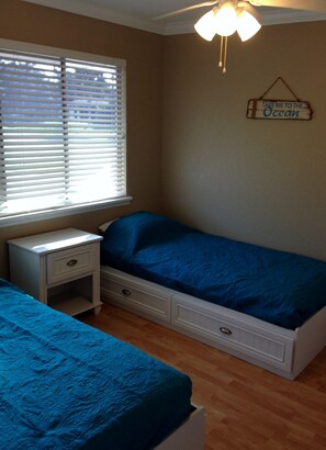 4 bedrooms, iron/ironing board, free WiFi, bed sheets
