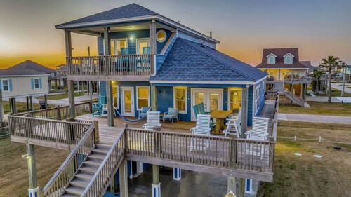 Dramatic Ocean Views*Seconds to Beach*3 bdrm House*Sleeps 12