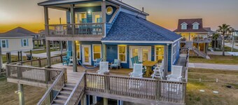 Dramatic Ocean Views*Seconds to Beach*3 bdrm House*Sleeps 12