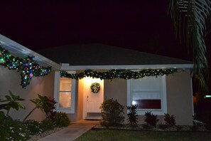 Exterior - Orlando Villa near Disney, free Private Heated Pool, free Grill and free WiFi (Davenport)