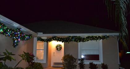 Orlando Villa near Disney, free Private Heated Pool, free Grill and free WiFi