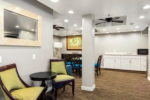 Interior - Best Deal Luxury Resort in Town Sleep 4 romantic, fun and relaxed (Lihue)
