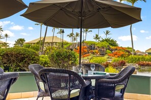 Outdoor dining - Best Deal Luxury Resort in Town Sleep 4 romantic, fun and relaxed (Lihue)