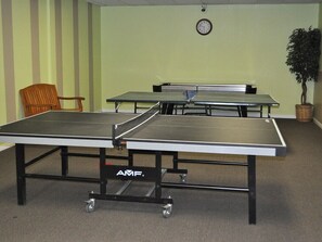 Games room - Amazing, Peaceful, ON THE RIDGE- GORGEOUS VIEWS!!! Free Wi-Fi (St. George)