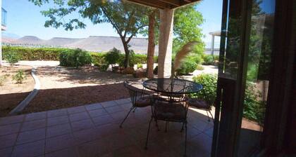 Amazing, Peaceful, ON THE RIDGE- GORGEOUS VIEWS!!! Free Wi-Fi