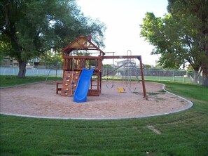 Children’s area - Amazing, Peaceful, ON THE RIDGE- GORGEOUS VIEWS!!! Free Wi-Fi (St. George)