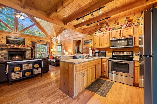 🐾 EASY ACCESS 🐾 NO Crazy Roads 🐾 BEARS 🐾 5Minutes off Parkway 🐾DOLLYWOOD7Miles 🐾