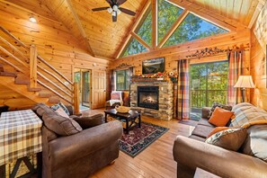 Téléviseur connecté, foyer, jeux vidéo, lecteur de DVD